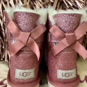 Mini Bailey Bow Sparkle Uggs Size 7 - Pink